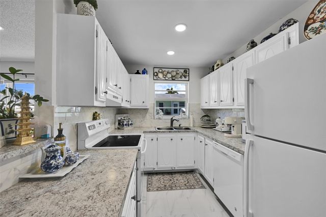 211 Bayview Avenue C, Boynton Beach, FL 33435