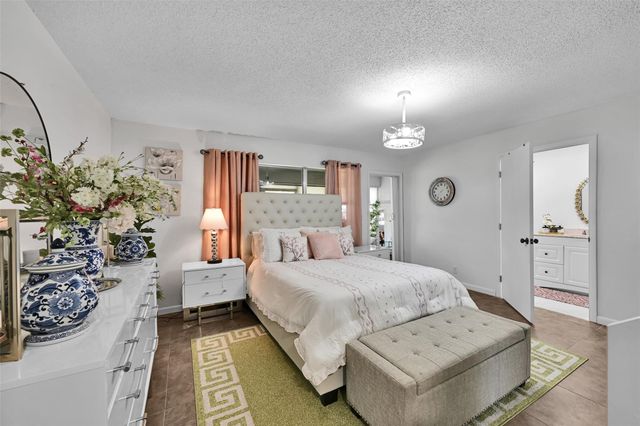 211 Bayview Avenue C, Boynton Beach, FL 33435