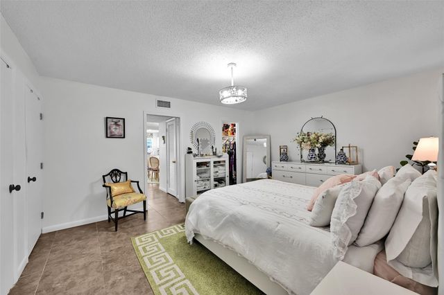 211 Bayview Avenue C, Boynton Beach, FL 33435