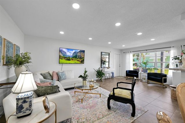 211 Bayview Avenue C, Boynton Beach, FL 33435