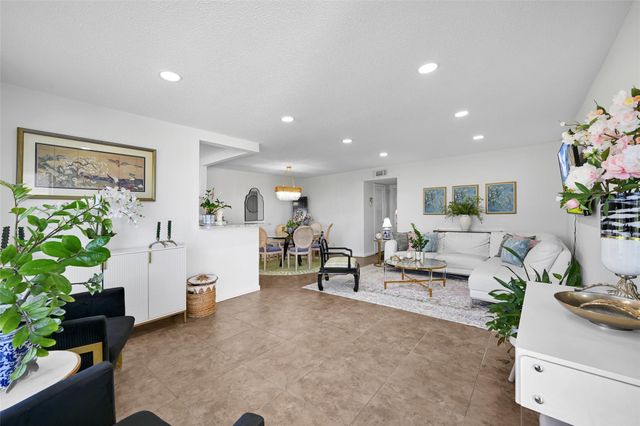 211 Bayview Avenue C, Boynton Beach, FL 33435