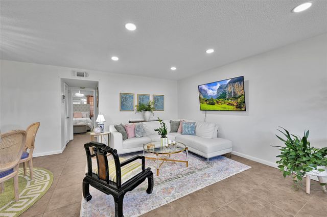 211 Bayview Avenue C, Boynton Beach, FL 33435