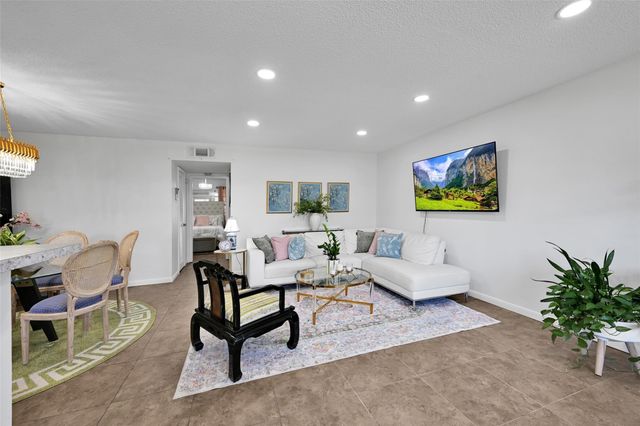 211 Bayview Avenue C, Boynton Beach, FL 33435