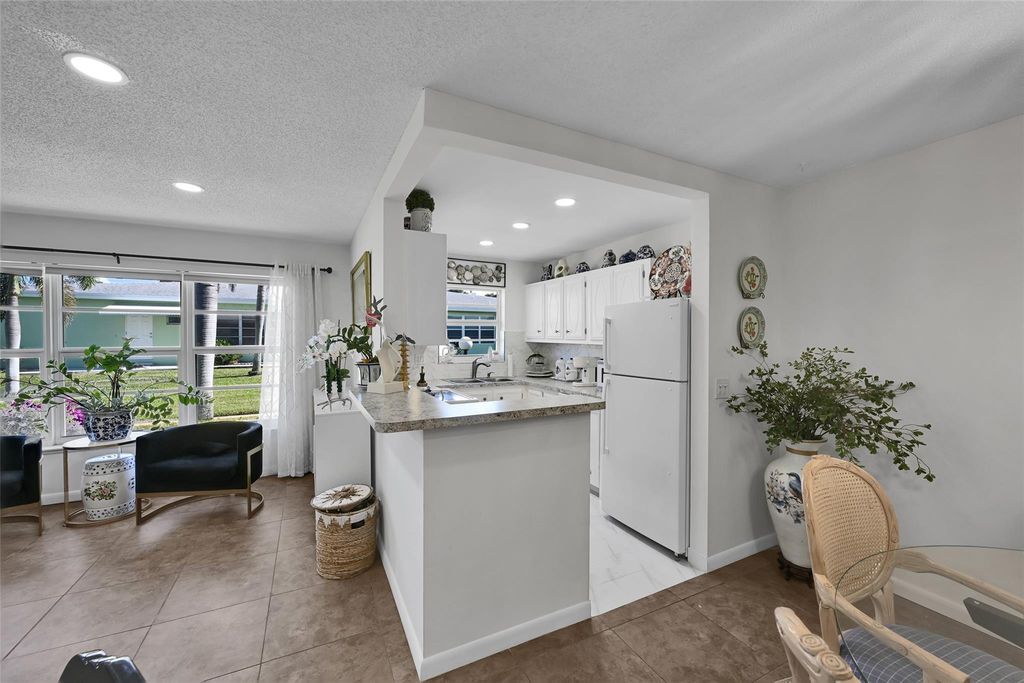 211 Bayview Avenue C, Boynton Beach, FL 33435