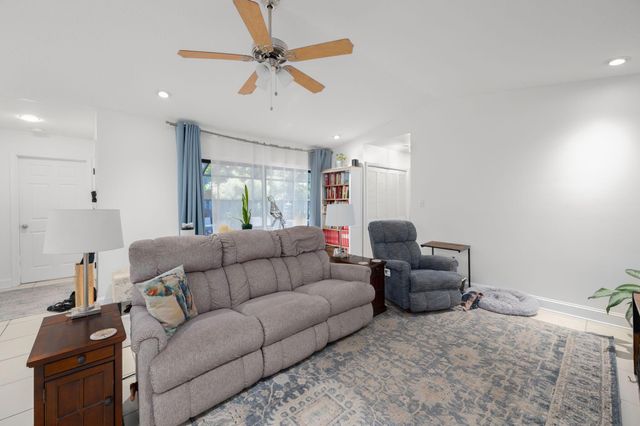 1433 Captains Walk 18 D, Fort Pierce, FL 34950