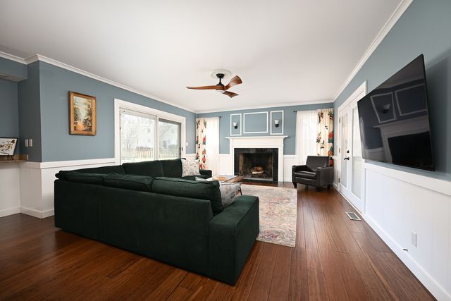 5N300 Powis Road, Wayne, IL 60184