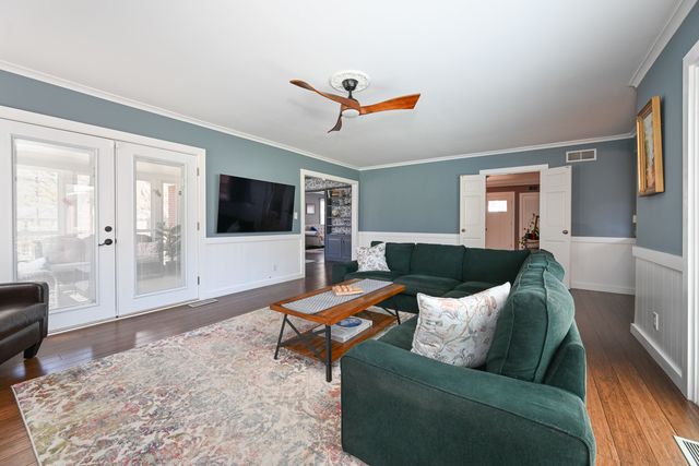 5N300 Powis Road, Wayne, IL 60184