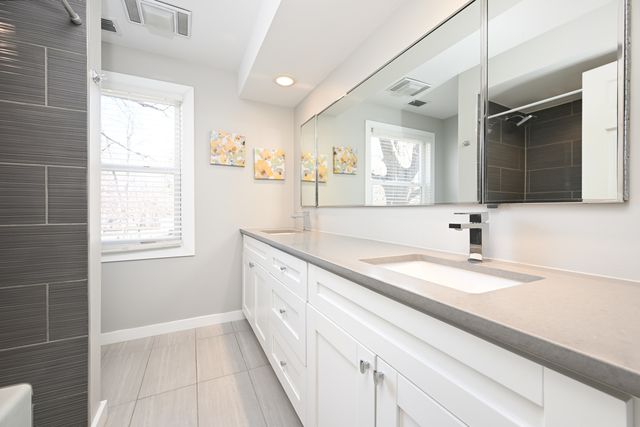 5N300 Powis Road, Wayne, IL 60184