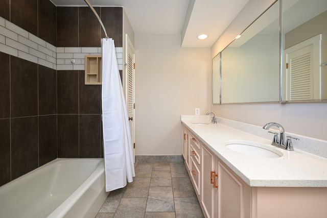 5N300 Powis Road, Wayne, IL 60184