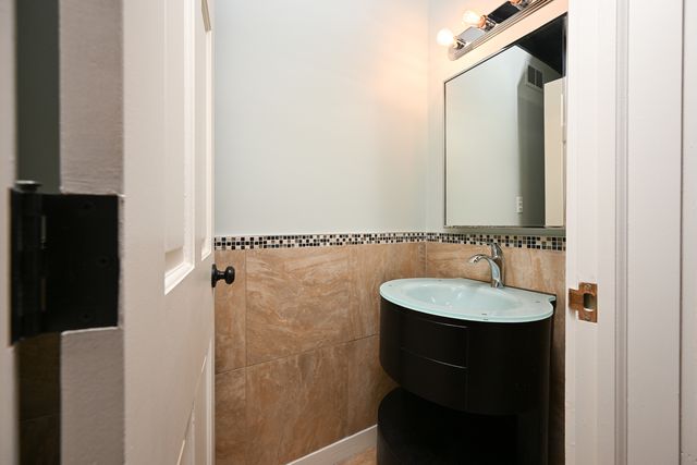 5N300 Powis Road, Wayne, IL 60184