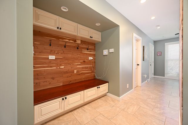 5N300 Powis Road, Wayne, IL 60184