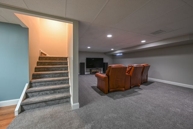 5N300 Powis Road, Wayne, IL 60184