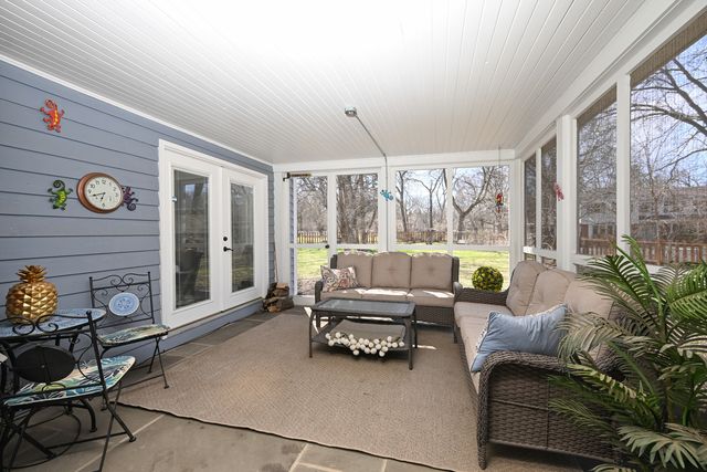 5N300 Powis Road, Wayne, IL 60184