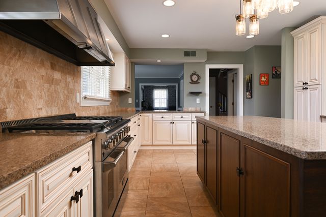 5N300 Powis Road, Wayne, IL 60184