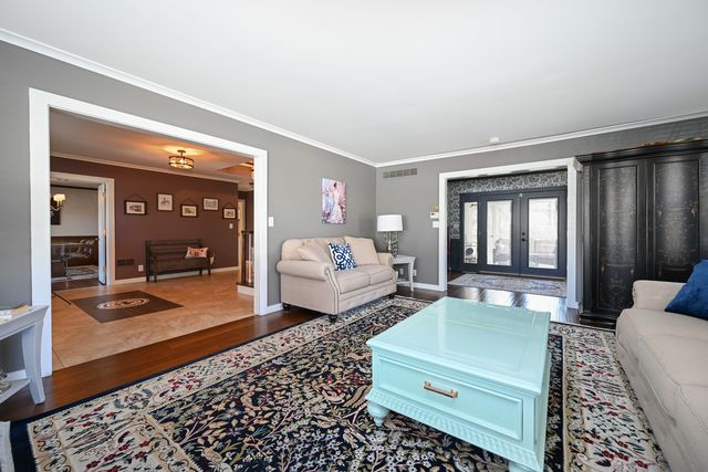 5N300 Powis Road, Wayne, IL 60184