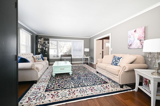 5N300 Powis Road, Wayne, IL 60184