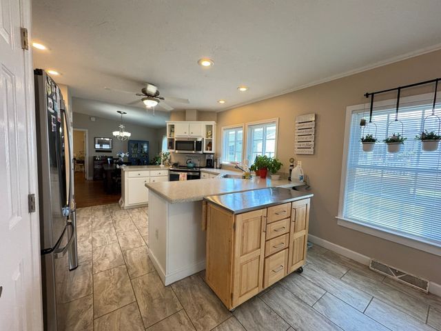 61 Brookstone Dr., Bridgewater, MA 02324