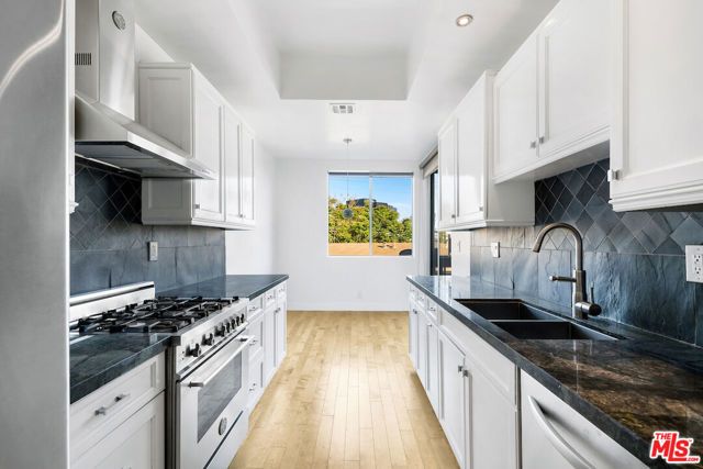 11628 Montana Avenue 206, Los Angeles, CA 90049