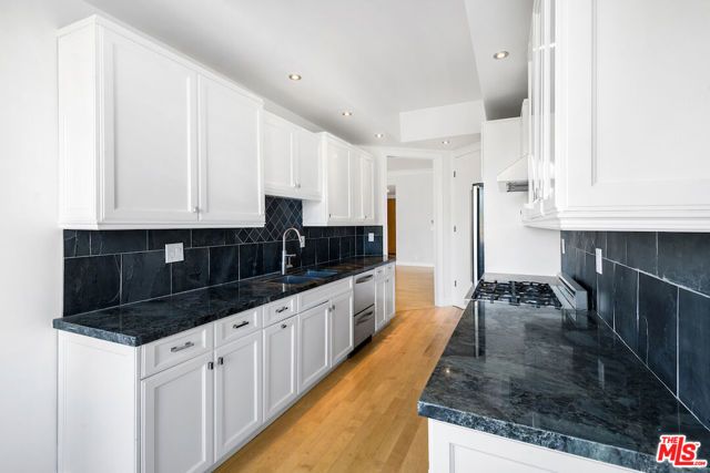 11628 Montana Avenue 206, Los Angeles, CA 90049