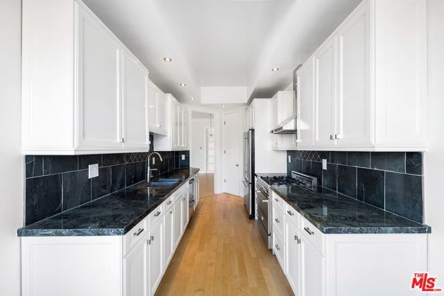 11628 Montana Avenue 206, Los Angeles, CA 90049