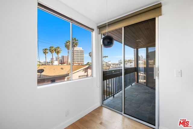 11628 Montana Avenue 206, Los Angeles, CA 90049