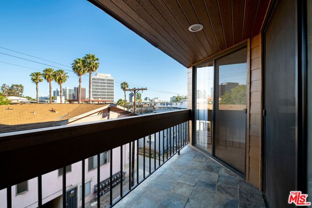 11628 Montana Avenue 206, Los Angeles, CA 90049