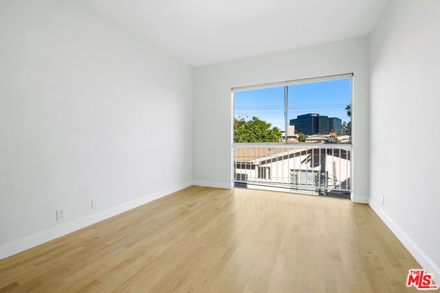 11628 Montana Avenue 206, Los Angeles, CA 90049