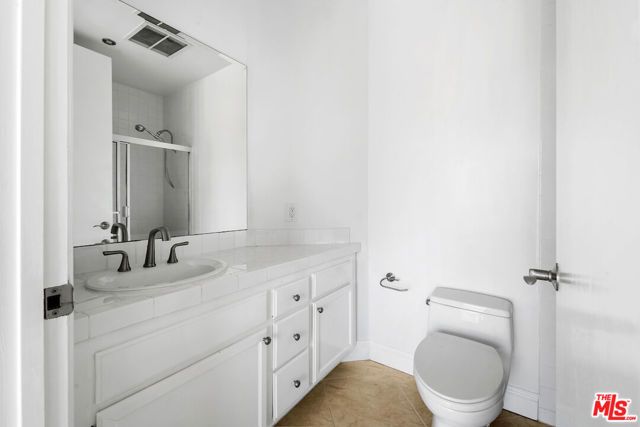 11628 Montana Avenue 206, Los Angeles, CA 90049