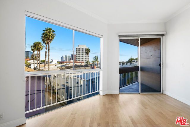 11628 Montana Avenue 206, Los Angeles, CA 90049