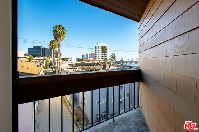 11628 Montana Avenue 206, Los Angeles, CA 90049