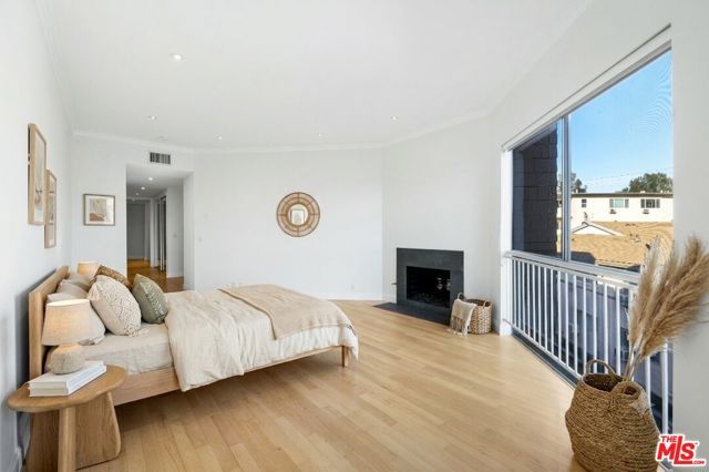 11628 Montana Avenue 206, Los Angeles, CA 90049