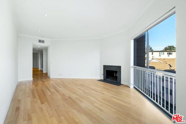 11628 Montana Avenue 206, Los Angeles, CA 90049