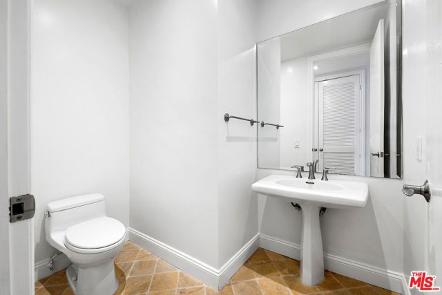 11628 Montana Avenue 206, Los Angeles, CA 90049