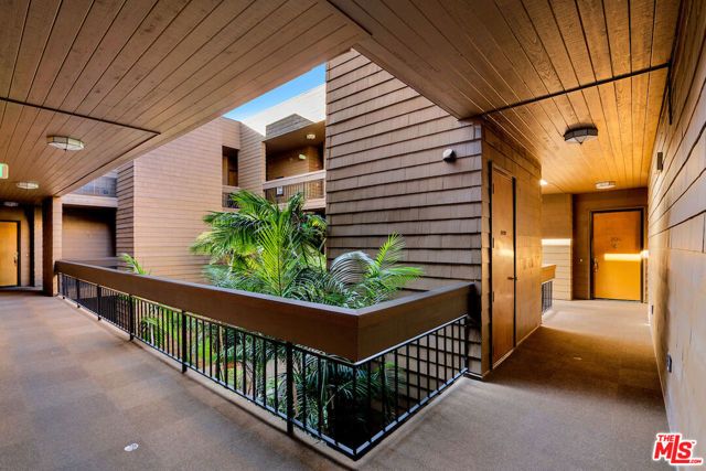 11628 Montana Avenue 206, Los Angeles, CA 90049