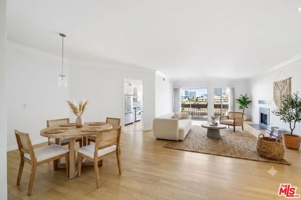 11628 Montana Avenue 206, Los Angeles, CA 90049