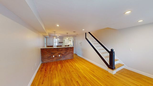 214-216 W 7th St 2L, Boston, MA 02127