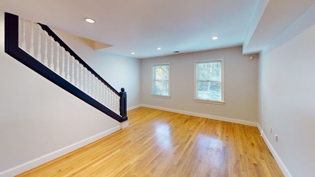 214-216 W 7th St 2L, Boston, MA 02127