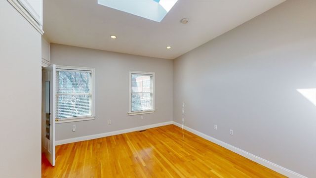 214-216 W 7th St 2L, Boston, MA 02127