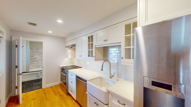 214-216 W 7th St 2L, Boston, MA 02127