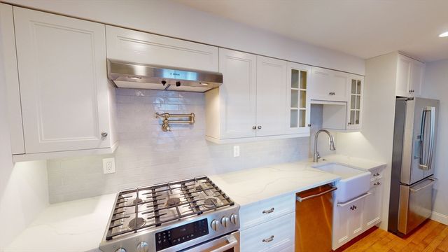 214-216 W 7th St 2L, Boston, MA 02127