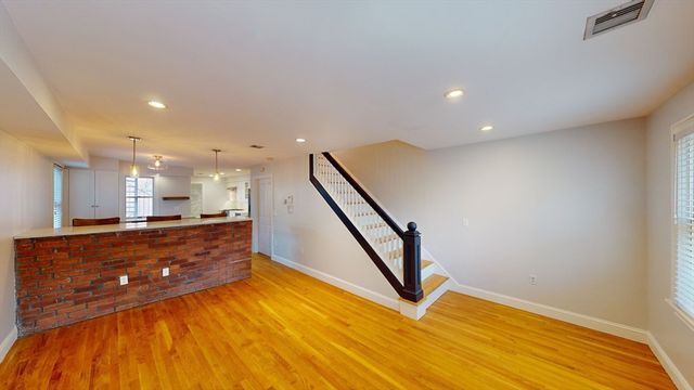 214-216 W 7th St 2L, Boston, MA 02127