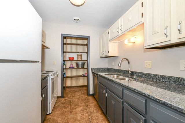125 N University DRIVE #326, West Bend, WI 53095