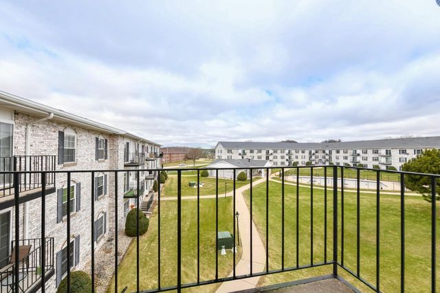 125 N University DRIVE #326, West Bend, WI 53095