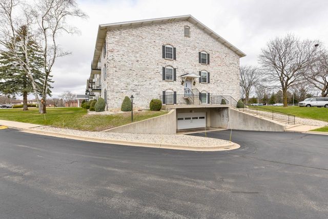 125 N University DRIVE #326, West Bend, WI 53095