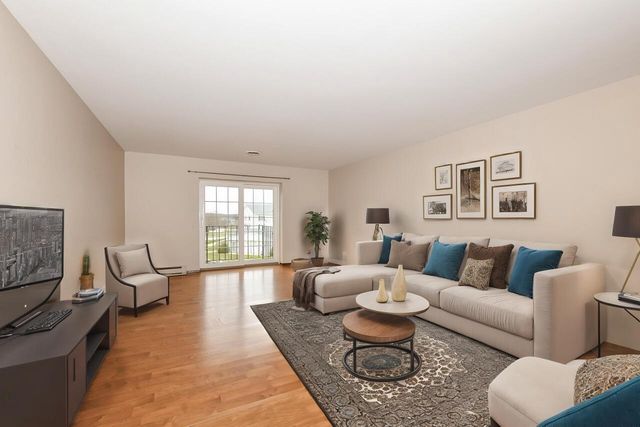 125 N University DRIVE #326, West Bend, WI 53095