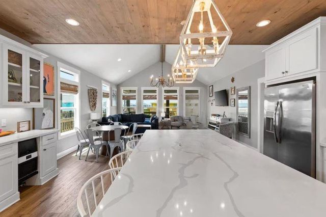 970 Pelican Lane, Crystal Beach, TX 77650