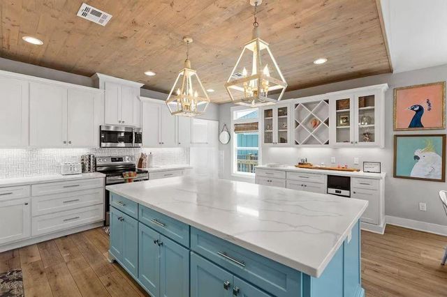 970 Pelican Lane, Crystal Beach, TX 77650