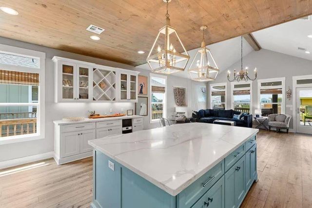 970 Pelican Lane, Crystal Beach, TX 77650