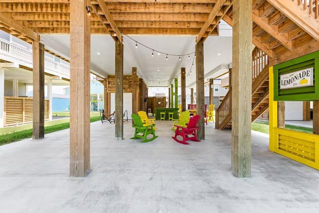 970 Pelican Lane, Crystal Beach, TX 77650