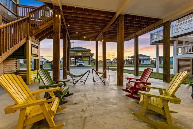 970 Pelican Lane, Crystal Beach, TX 77650